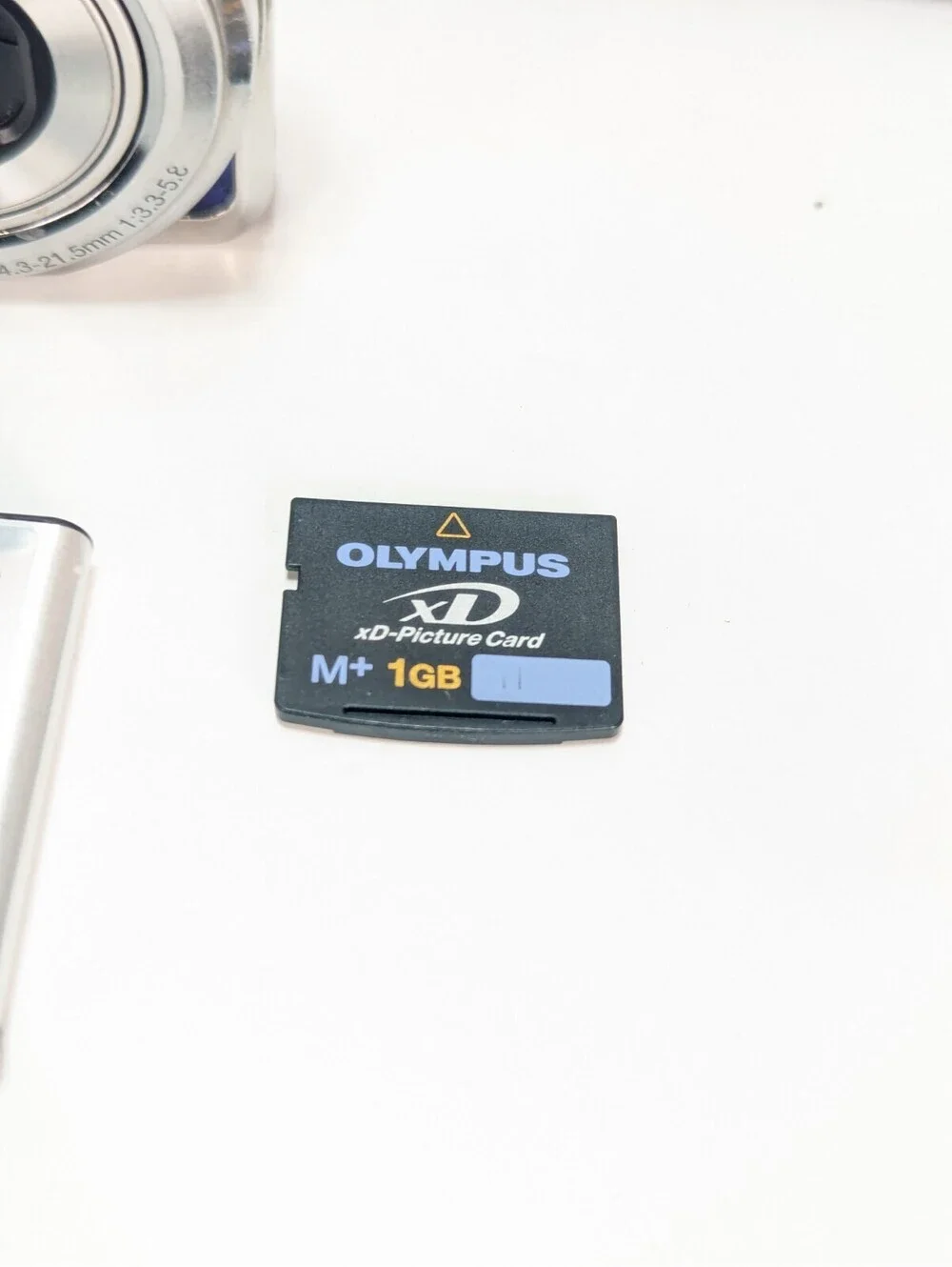 Olympus FE-5020 12MP Digital Camera Battery & Charger & Memory Card Purple